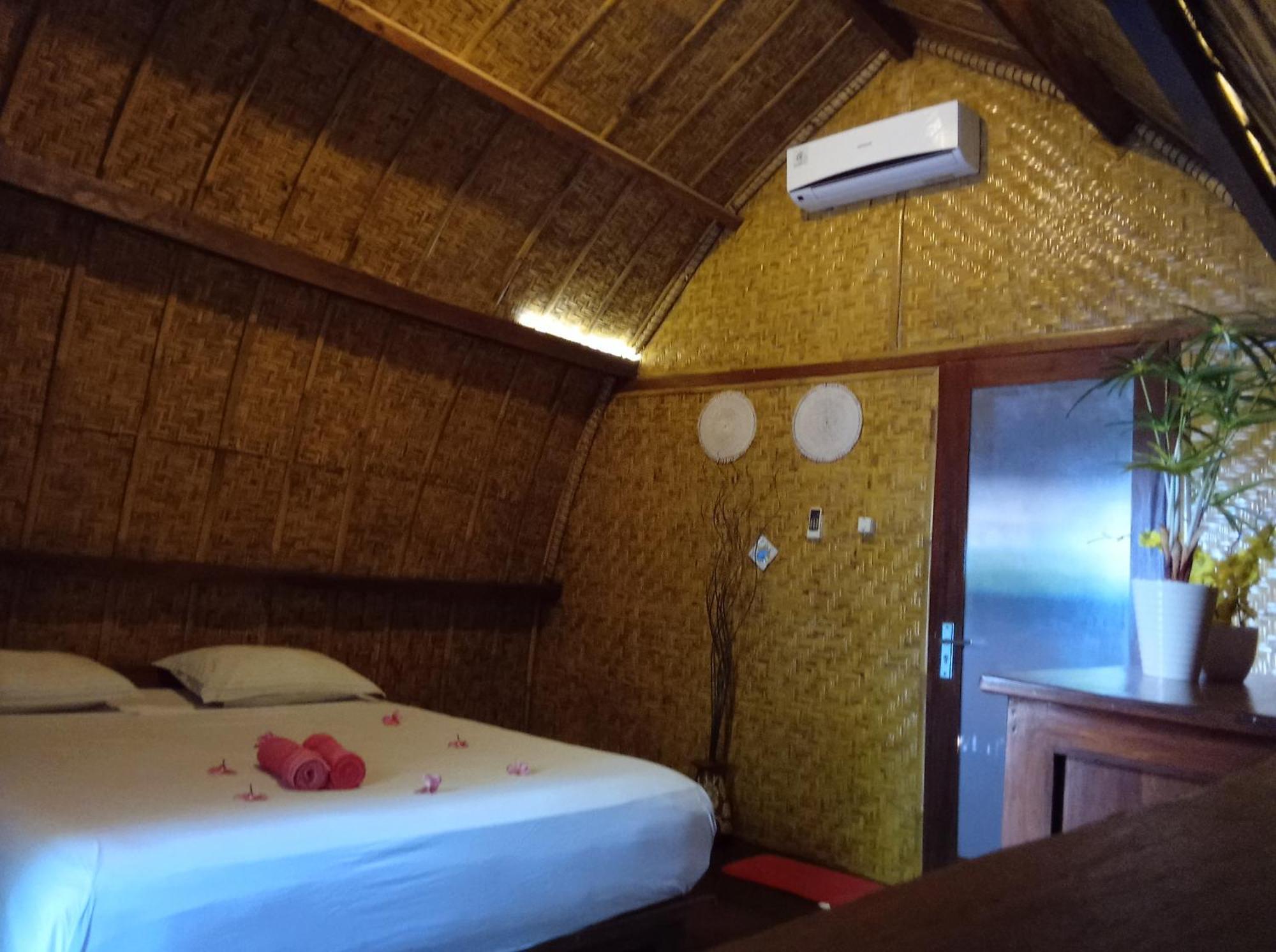 The Golden Ave Bungalow Gili Trawangan Oda fotoğraf
