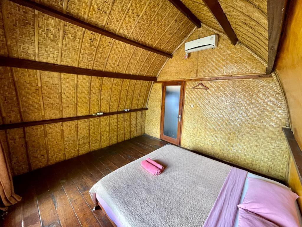 The Golden Ave Bungalow Gili Trawangan Oda fotoğraf